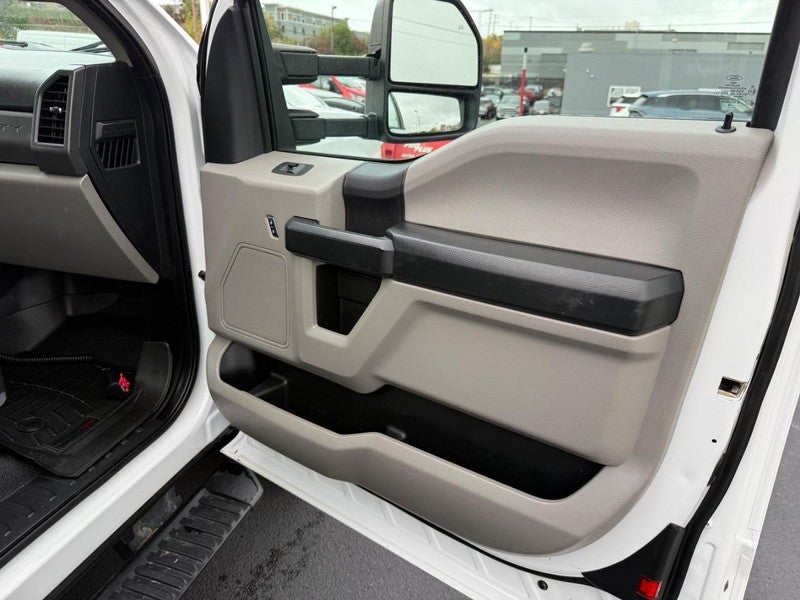 2018 Ford Super Duty F-350 DRW XL 4WD SuperCab 168" WB 60" CA