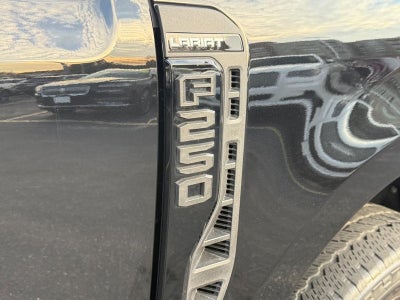 2023 Ford Super Duty F-250 SRW LARIAT 4WD Crew Cab 6.75' Box