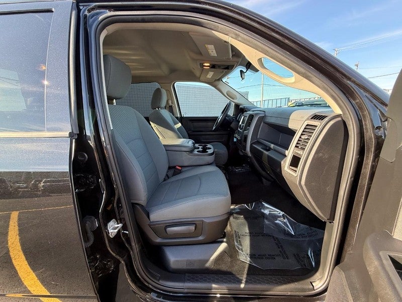 2017 RAM 1500 Express 4x4 Crew Cab 5'7" Box