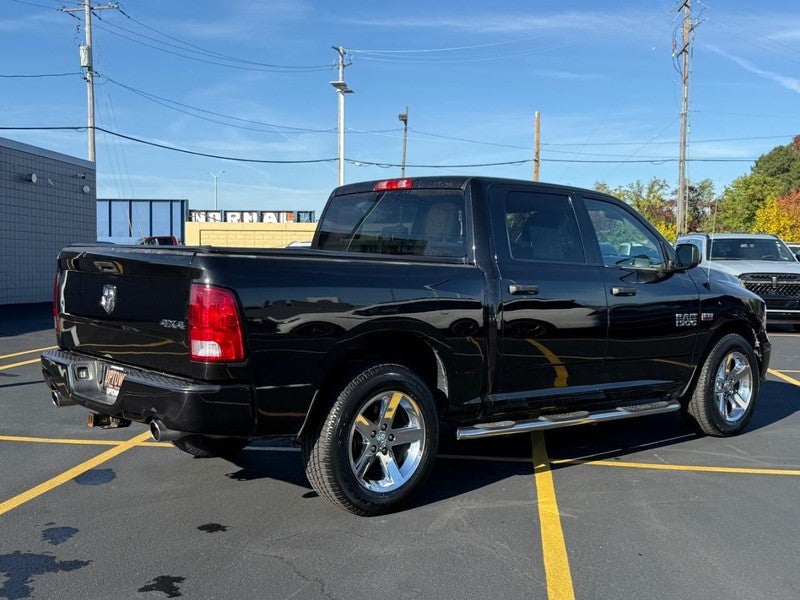 2017 RAM 1500 Express 4x4 Crew Cab 5'7" Box