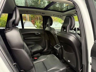 2020 Volvo XC90 T6 AWD Momentum 6 Passenger
