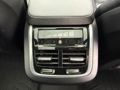 2020 Volvo XC90 T6 AWD Momentum 6 Passenger