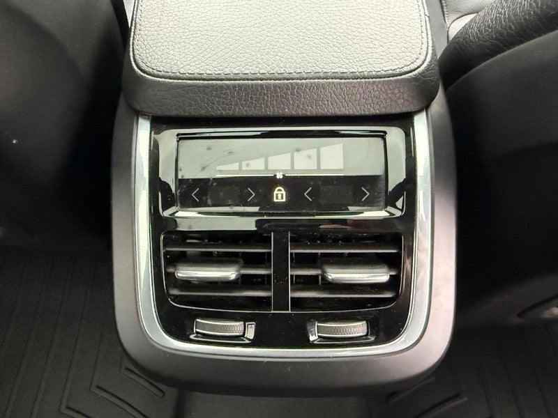 2020 Volvo XC90 T6 AWD Momentum 6 Passenger