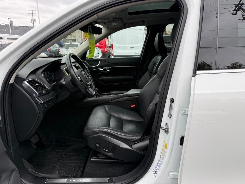 2020 Volvo XC90 T6 AWD Momentum 6 Passenger