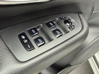 2020 Volvo XC90 T6 AWD Momentum 6 Passenger