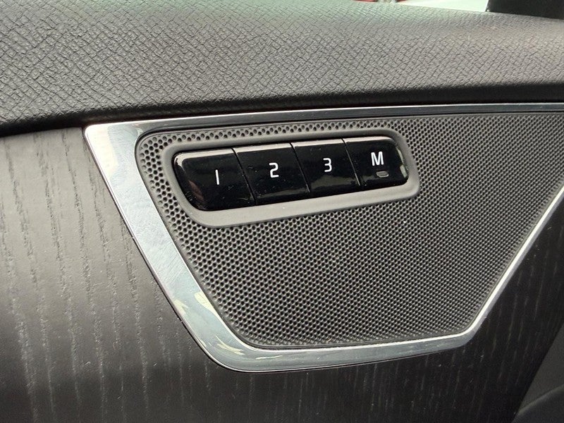 2020 Volvo XC90 T6 AWD Momentum 6 Passenger