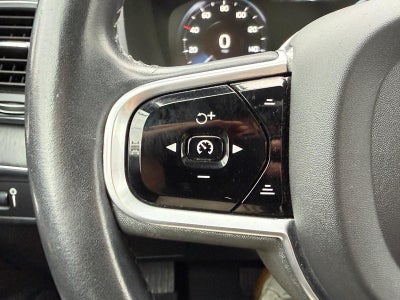 2020 Volvo XC90 T6 AWD Momentum 6 Passenger