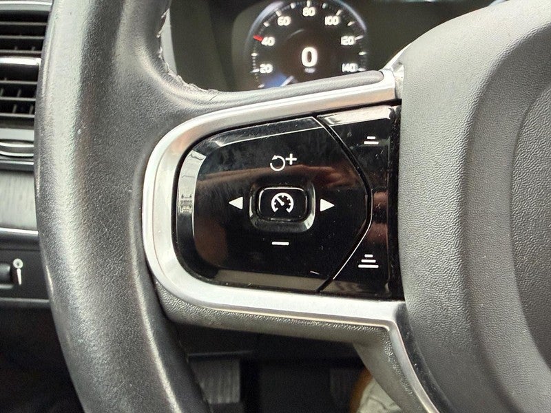 2020 Volvo XC90 T6 AWD Momentum 6 Passenger