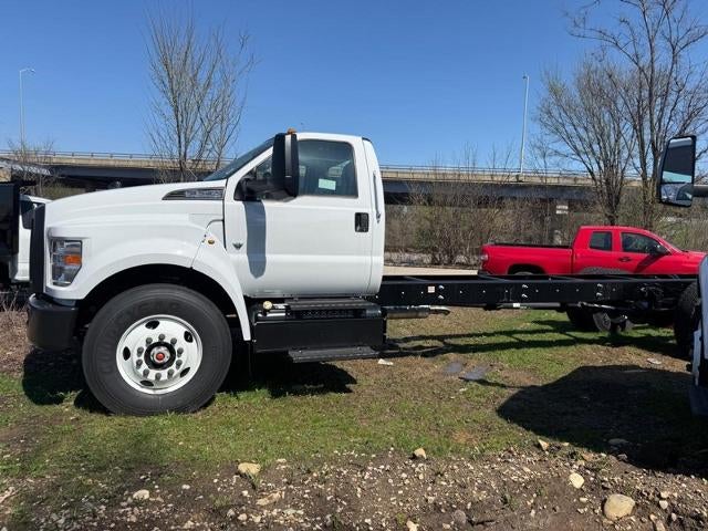 2027 Ford F-650-750 F-750 SD Gas Straight Frame