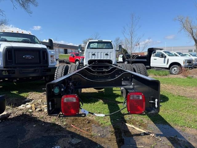 2027 Ford F-650-750 F-750 SD Gas Straight Frame