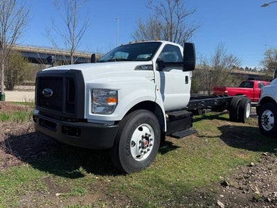 2027 Ford F-650-750 F-750 SD Gas Straight Frame