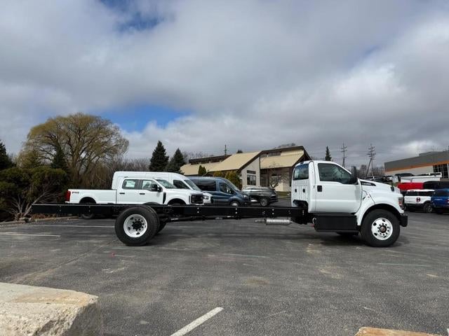 2027 Ford F-650-750 F-750 SD Gas Straight Frame
