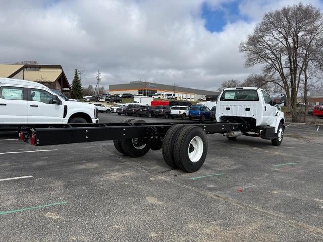 2027 Ford F-650-750 F-750 SD Gas Straight Frame