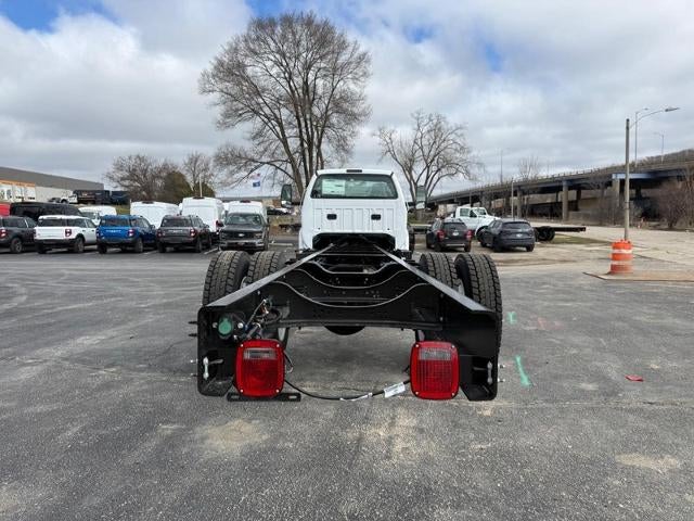 2027 Ford F-650-750 F-750 SD Gas Straight Frame