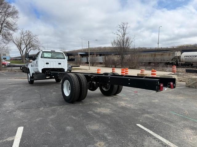 2027 Ford F-650-750 F-750 SD Gas Straight Frame
