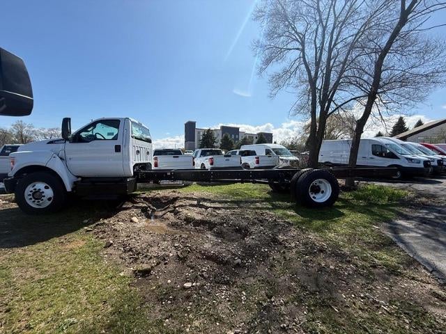 2027 Ford F-650-750 F-750 SD Gas Straight Frame