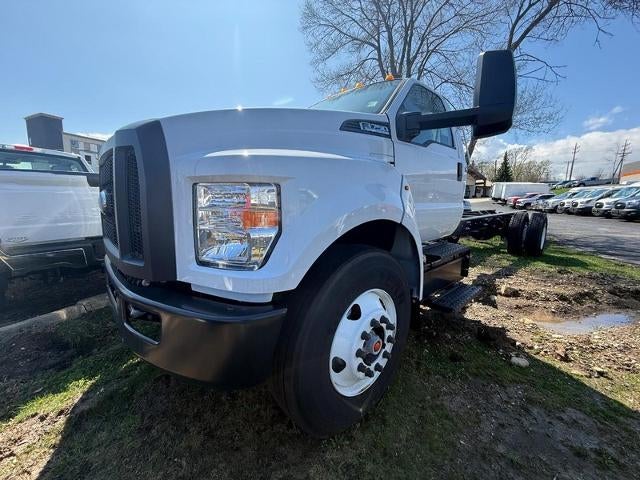 2027 Ford F-650-750 F-750 SD Gas Straight Frame